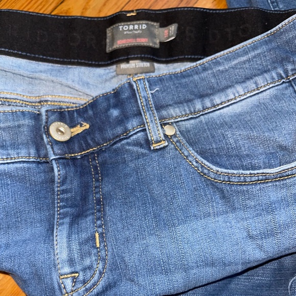 Torrid Bombshell Skinny Premium Jeans size 16R - Picture 7 of 8
